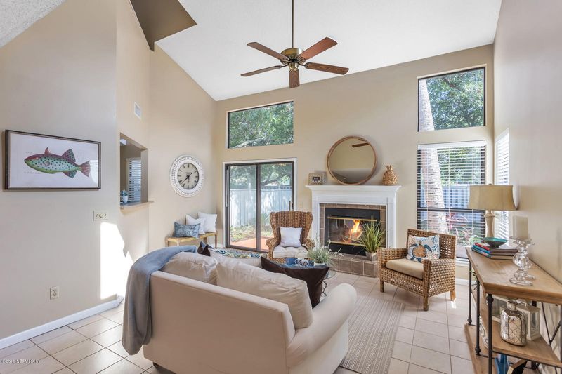711 Selva Lakes Cir, Atlantic Beach, FL 32233