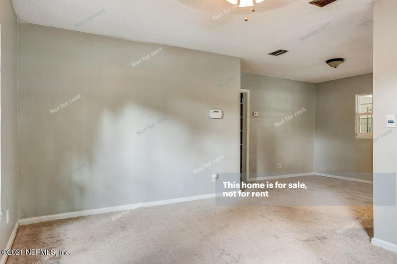 7136 Pellias Rd, Jacksonville, FL 32211