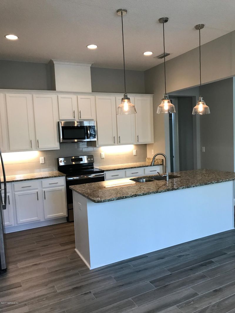 714 4th St S, Jacksonville Beach, FL 32250