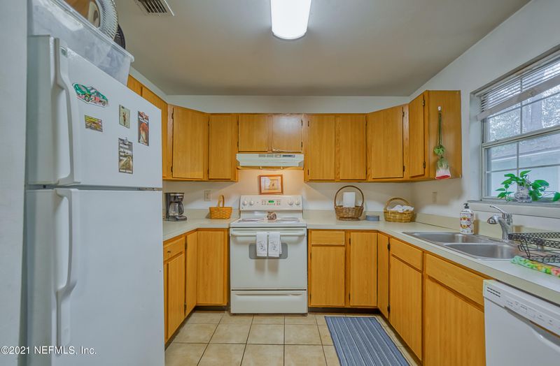 715 S 7th St, Fernandina Beach, FL 32034