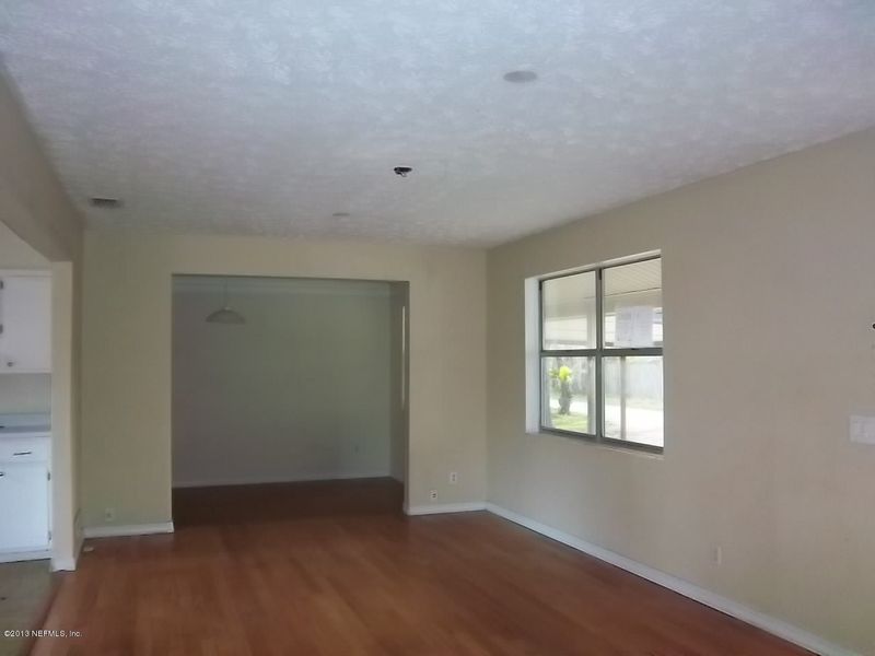 7169 Collins Rd, Jacksonville, FL 32244