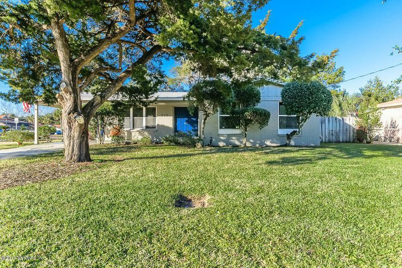717 Triton Rd, Atlantic Beach, FL 32233