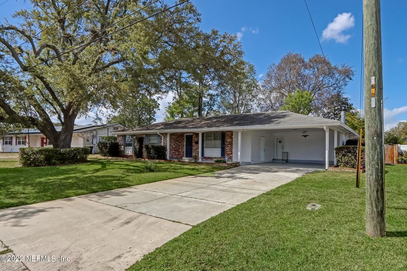 722 Montego Rd E, Jacksonville, FL 32216