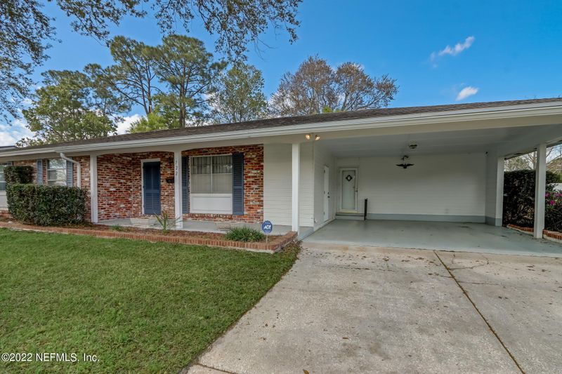 722 Montego Rd E, Jacksonville, FL 32216