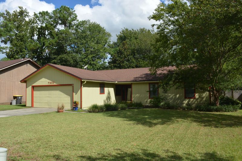 7221 Mimosa Grove Pl, Jacksonville, FL 32210