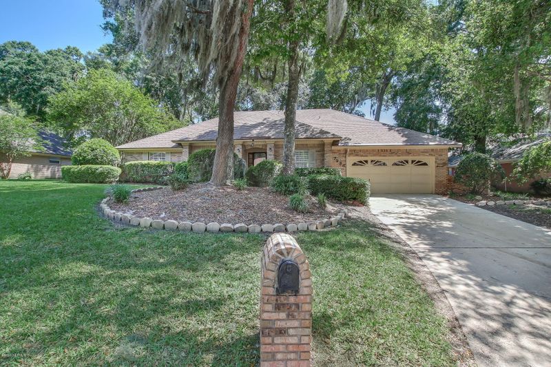 7238 Placid Oaks Dr, Jacksonville, FL 32277