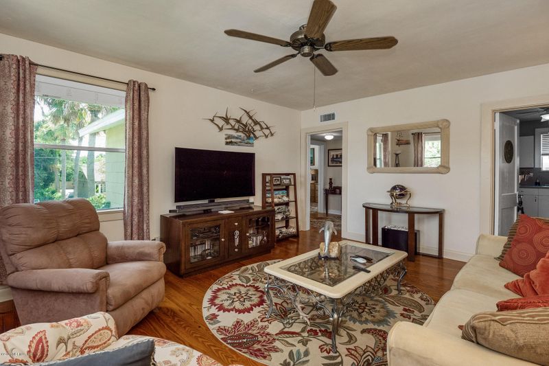 724 East Coast Dr, Atlantic Beach, FL 32233