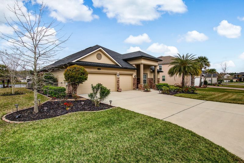 724 W Kings College Dr, St Johns, FL 32259