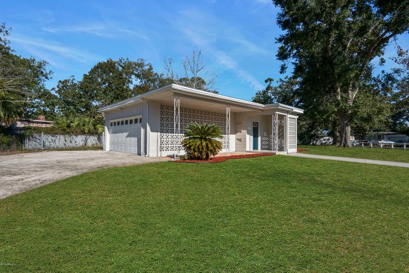 7247 Hielo Dr, Jacksonville, FL 32211