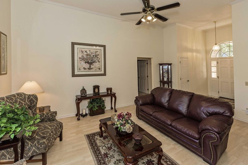 7261 Crescent Oaks Ct, Jacksonville, FL 32277