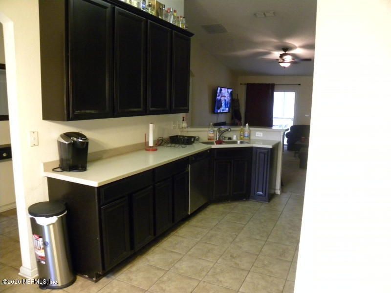 7288 Rose Creek Ln, Jacksonville, FL 32219