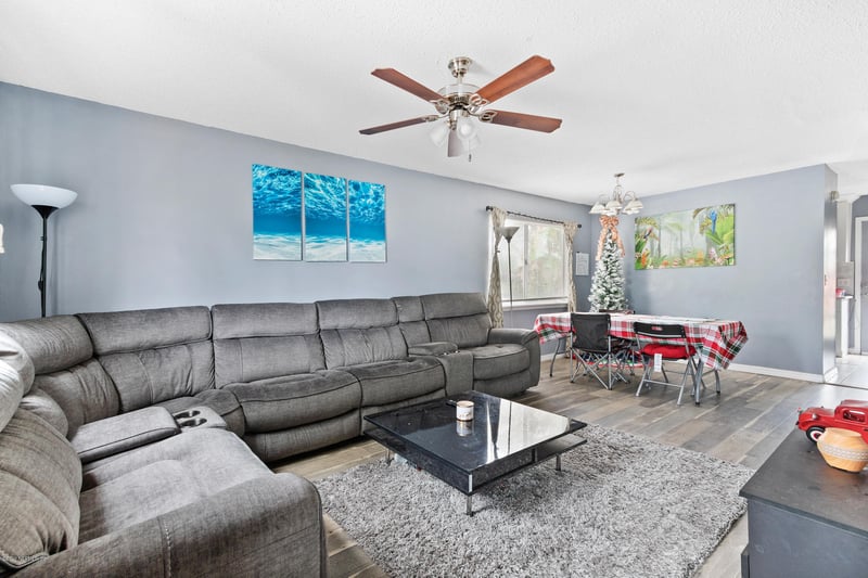 73 W 8th St, Atlantic Beach, FL 32233