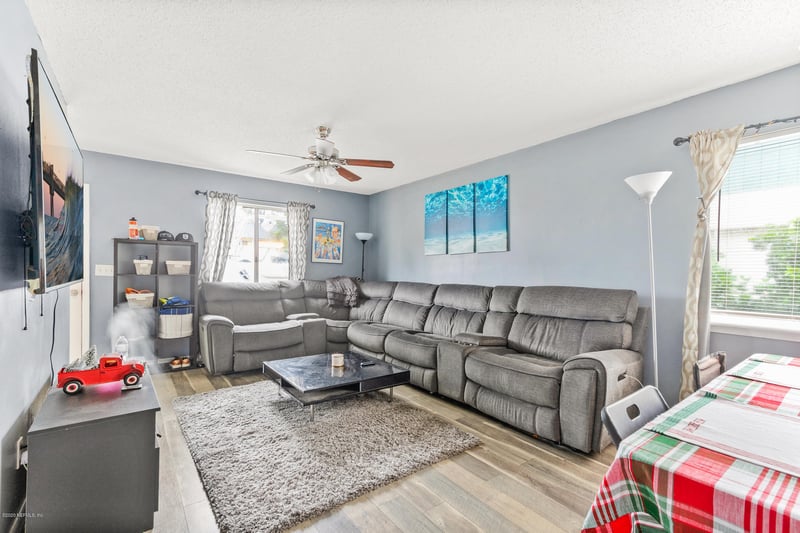 73 W 8th St, Atlantic Beach, FL 32233