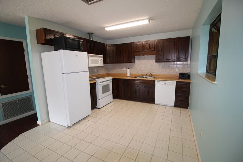 732 Queen Rd, St Augustine, FL 32086
