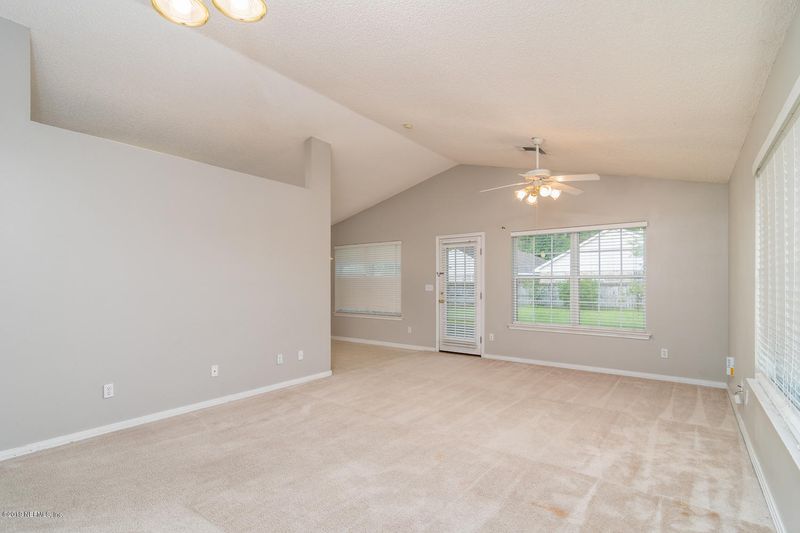 7326 Ironside Ct, Jacksonville, FL 32244