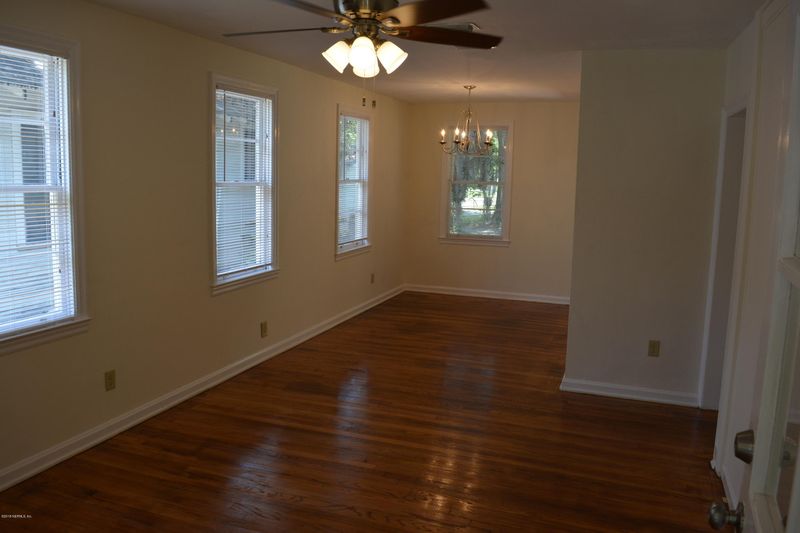 7331 N Shore Dr, Jacksonville, FL 32208
