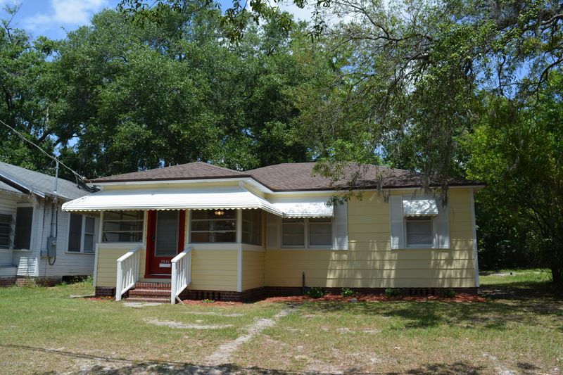 7331 N Shore Dr, Jacksonville, FL 32208