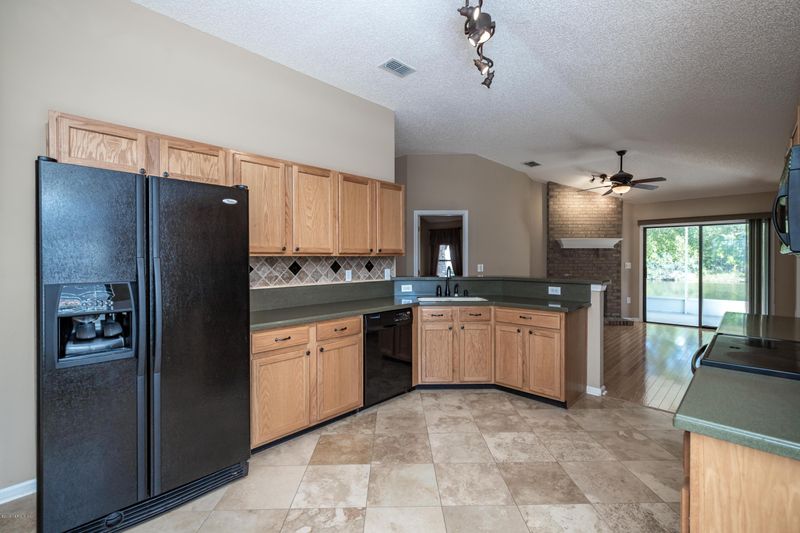 7351 Hawks Cliff Dr, Jacksonville, FL 32222