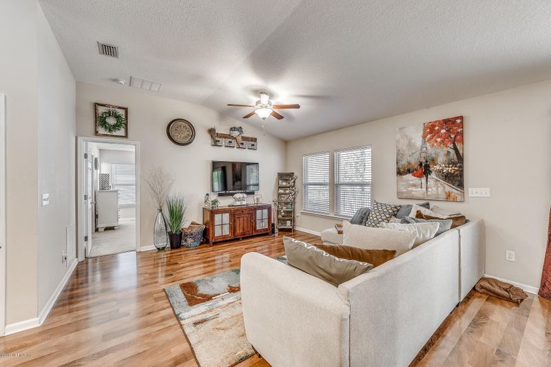 7351 Westland Oaks Dr, Jacksonville, FL 32244