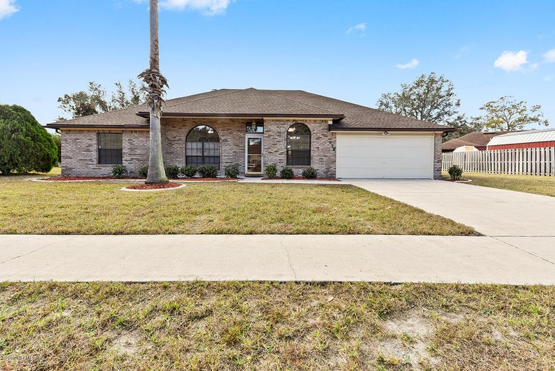 736 Sandlewood Dr, Orange Park, FL 32065