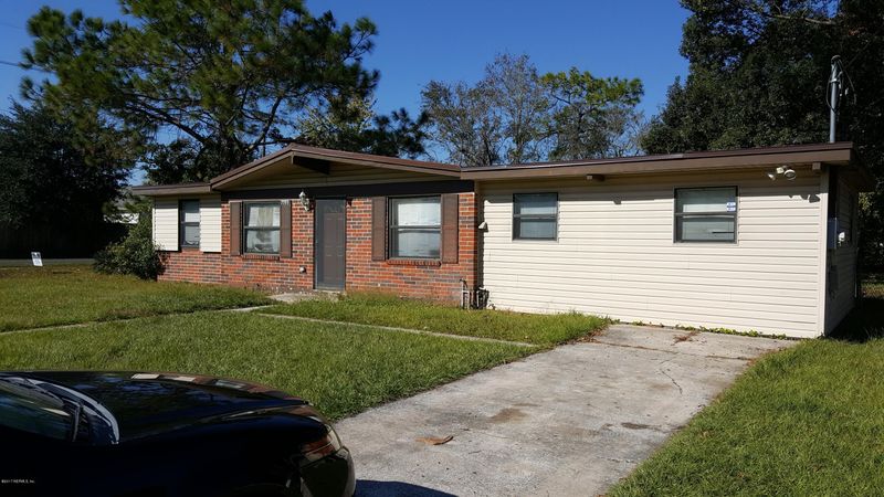 7362 S Sharbeth Dr, Jacksonville, FL 32210