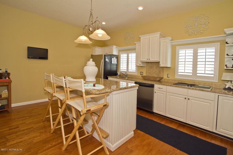 737 N 6th Ave, Jacksonville Beach, FL 32250