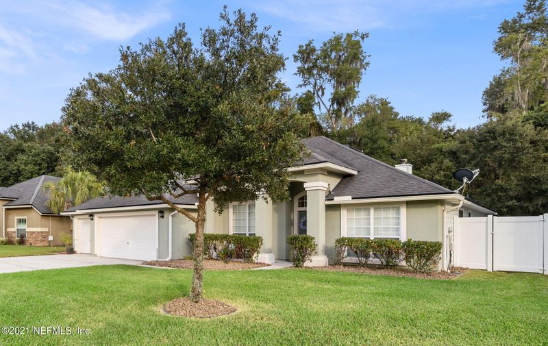 740 Reflection Cove Rd E, Jacksonville, FL 32218