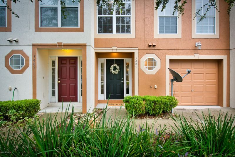 7405 Palm Hills Dr, Jacksonville, FL 32244