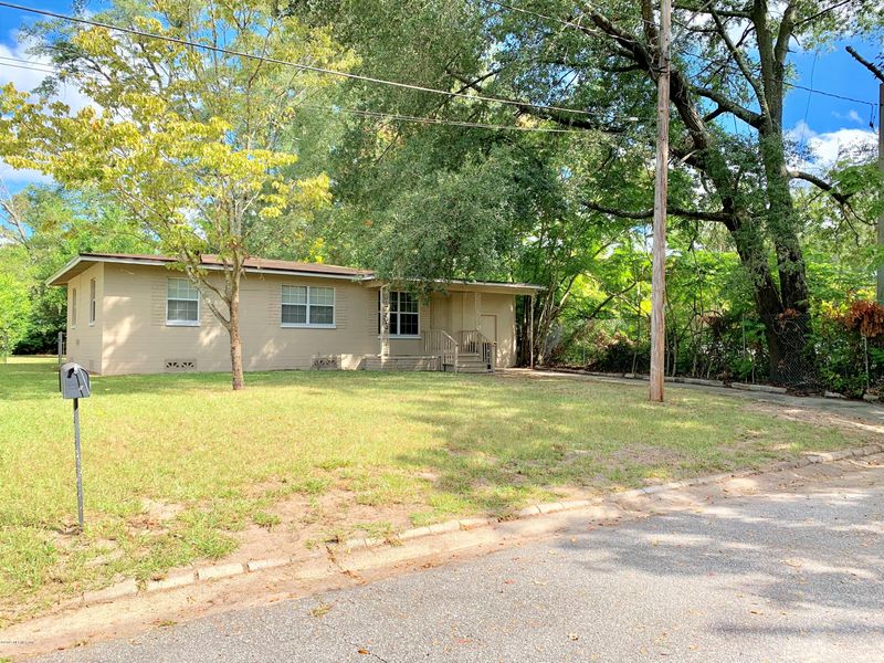 7425 N Skye Dr, Jacksonville, FL 32221