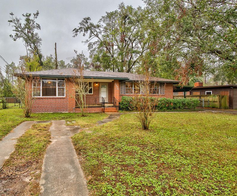 7446 Skye Dr S, Jacksonville, FL 32221