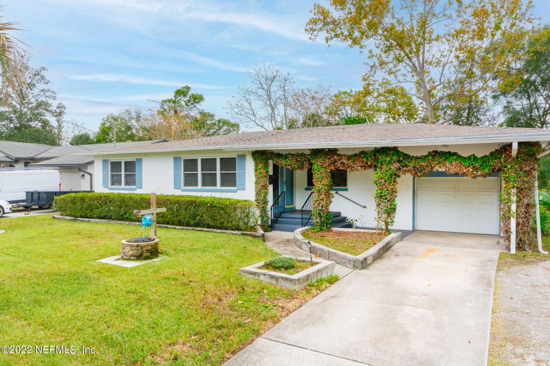 7448 Ortega Hills Dr, Jacksonville, FL 32244