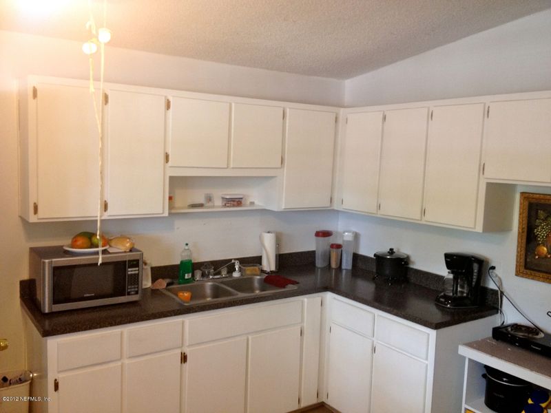 7457 Sandhurst Rd S, Jacksonville, FL 32277