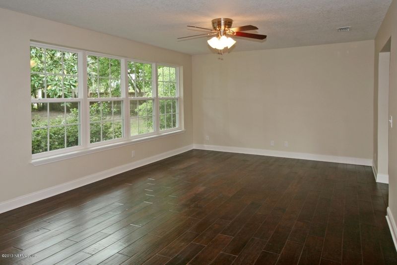 746 Granada Blvd S, Jacksonville, FL 32207