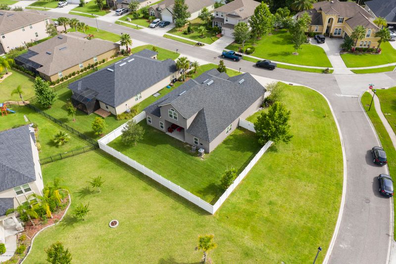 748 W Kings College Dr, St Johns, FL 32259