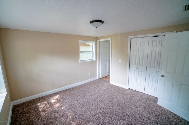 7517 John F Kennedy Dr E, Jacksonville, FL 32219