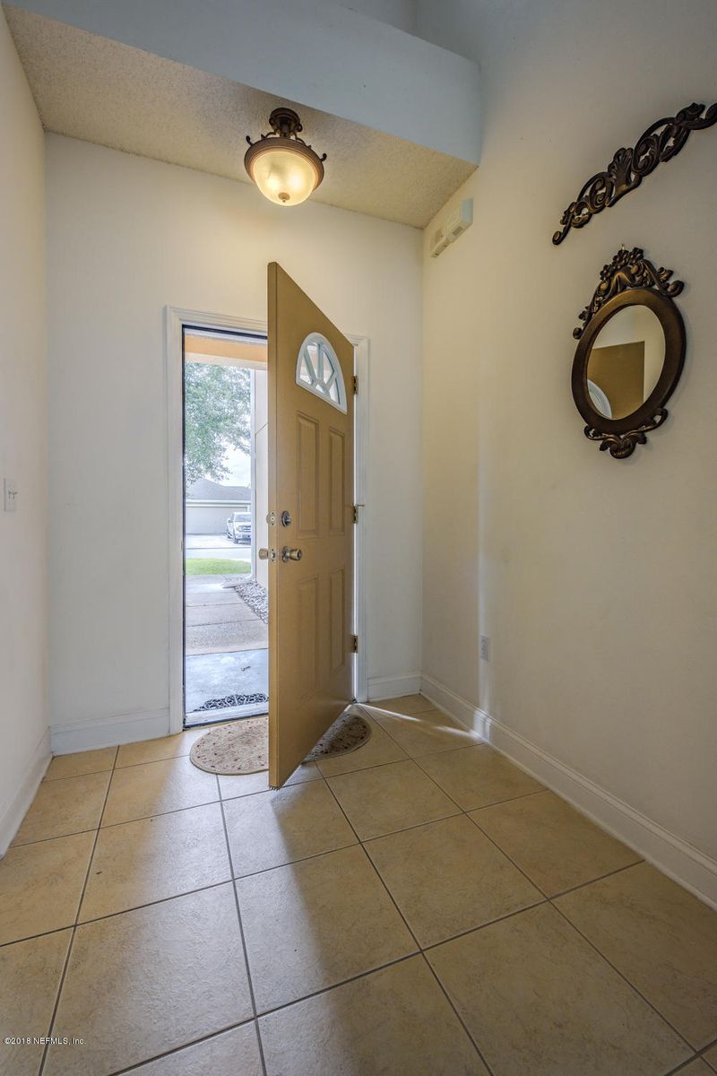 7525 Advantage Ct, Jacksonville, FL 32277