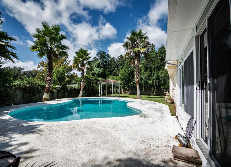 7526 Knoll Dr, Jacksonville, FL 32221