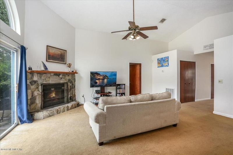 7527 Cinnamon Lakes Dr, Jacksonville, FL 32244