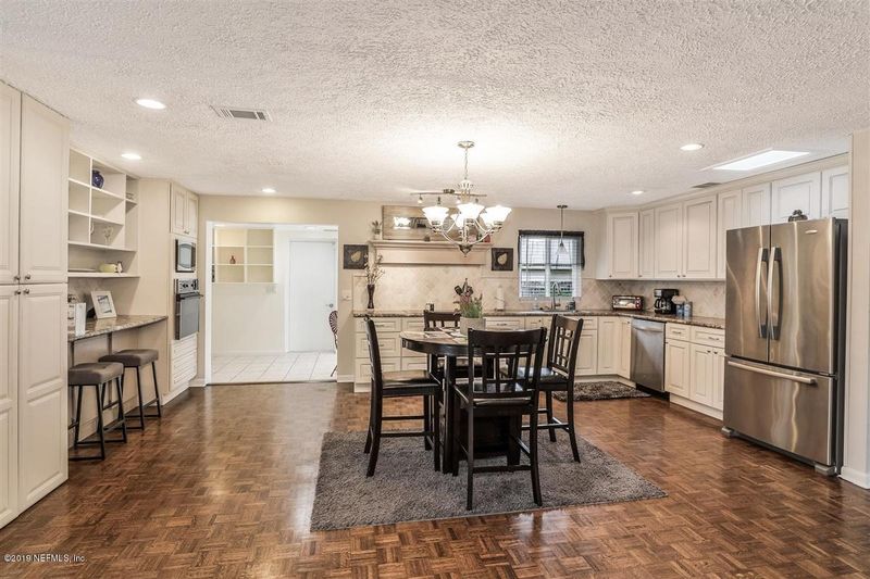 7531 Knoll Dr, Jacksonville, FL 32221
