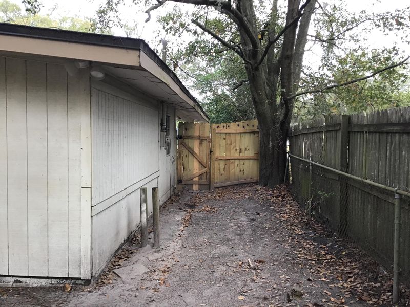 7542 Strato Rd, Jacksonville, FL 32210