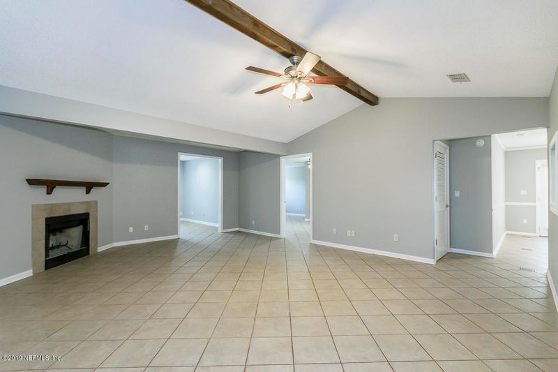 7574 Shindler Dr, Jacksonville, FL 32222