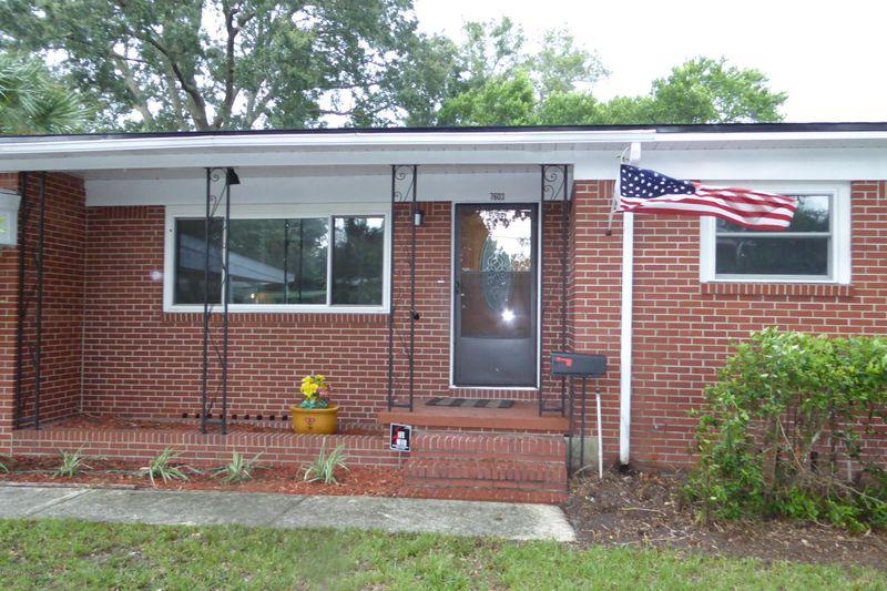7603 Altus Dr S, Jacksonville, FL 32277