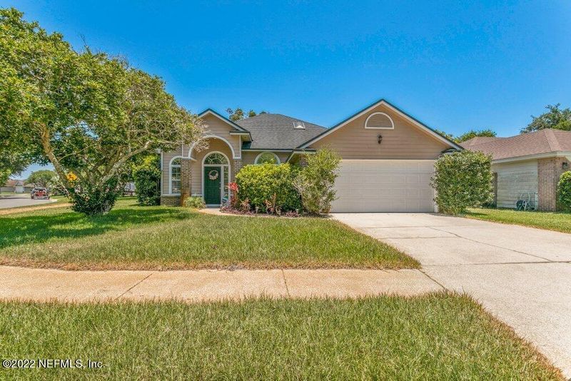 761 Hickory Manor Dr, Jacksonville, FL 32225