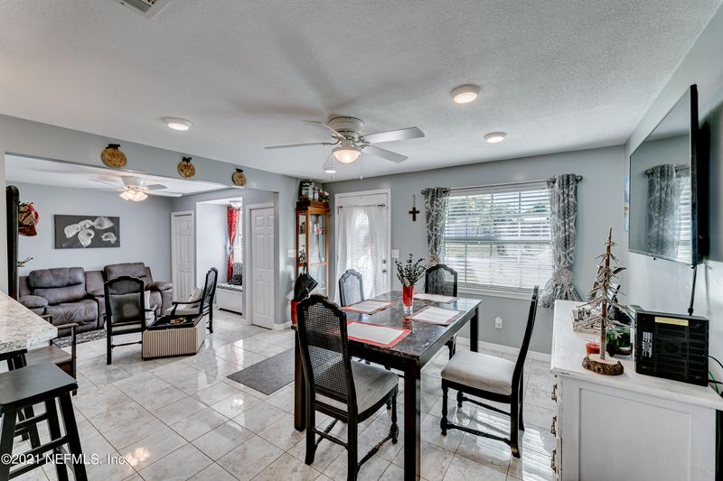 7633 Vale Dr, Jacksonville, FL 32221