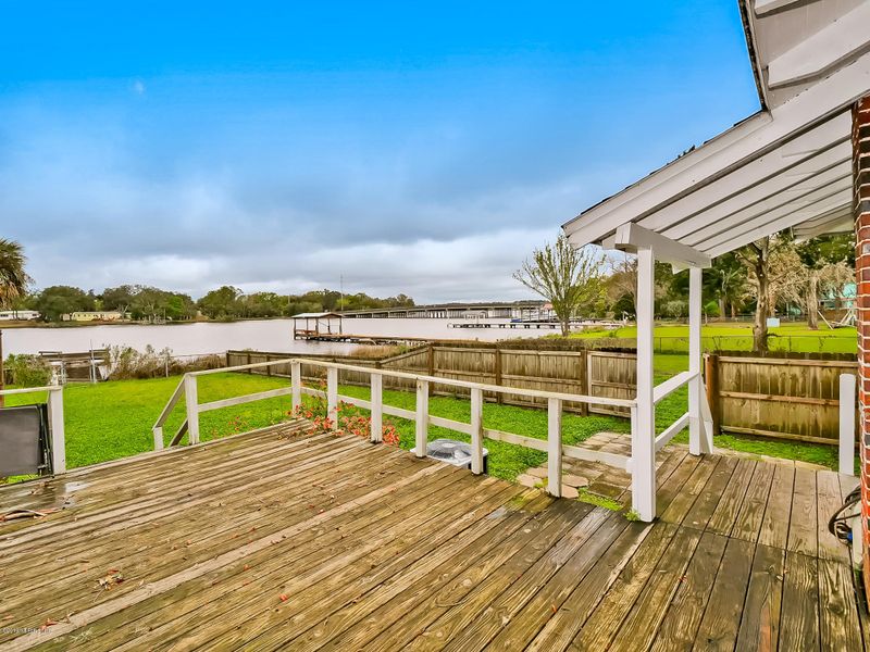 7662 N Shore Dr, Jacksonville, FL 32208
