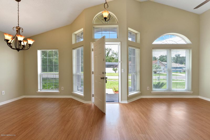 7671 Pilgrims Trace Dr, Jacksonville, FL 32244