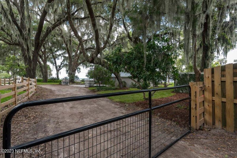 7729 NE 222nd St, Melrose, FL 32666