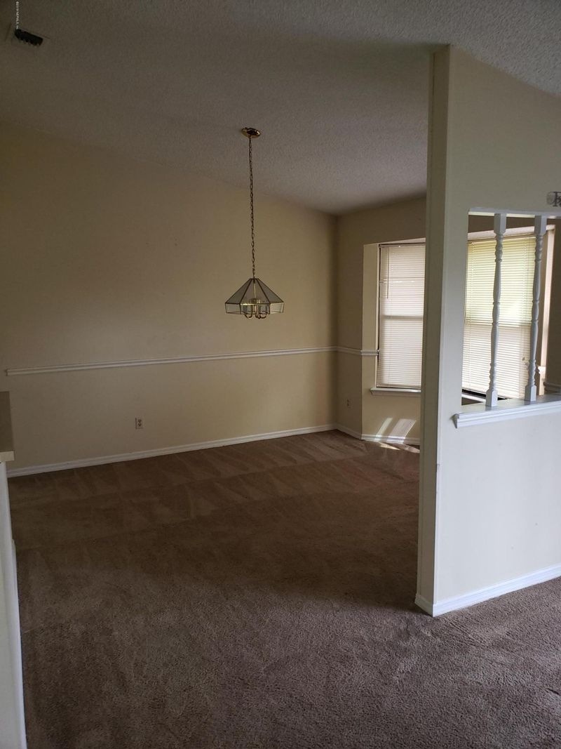7749 Pikes Peak Dr, Jacksonville, FL 32244
