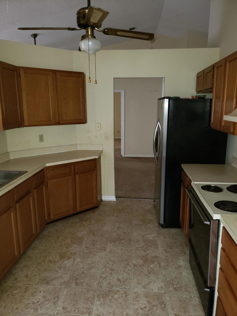 7749 Pikes Peak Dr, Jacksonville, FL 32244