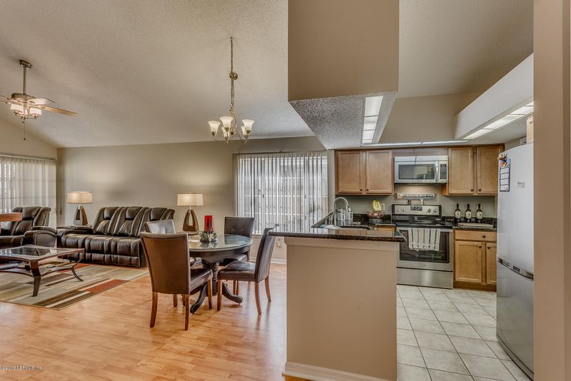 7755 Greenwich Ct E, Jacksonville, FL 32277